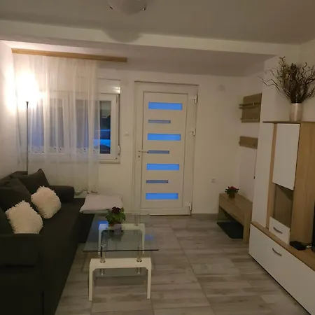 Lovely Self Check In 2+1